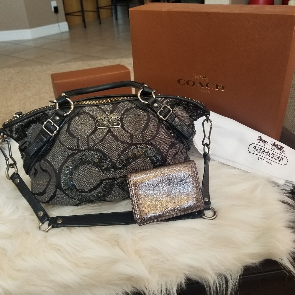 Coach handbag. - Picture 2 of 4